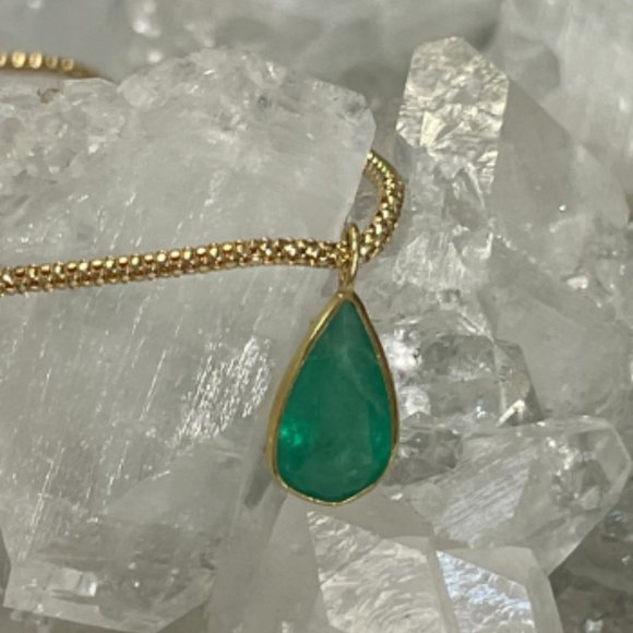 Shimmering! 2.6CT Natural Colombian Emerald 14K Yellow GoldPendant OOAK 17x7mm